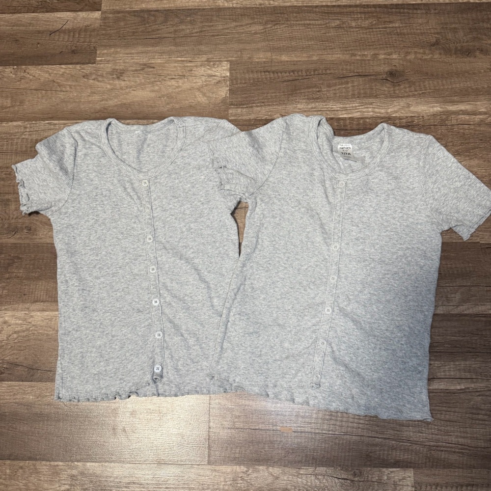 Carter's grey ribbed V-neck short-sleeve‎ tops, Size 7